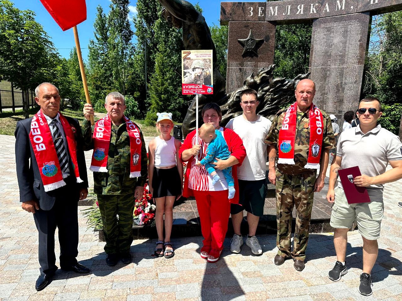 Память Михаила Кузнецова увековечена на памятнике