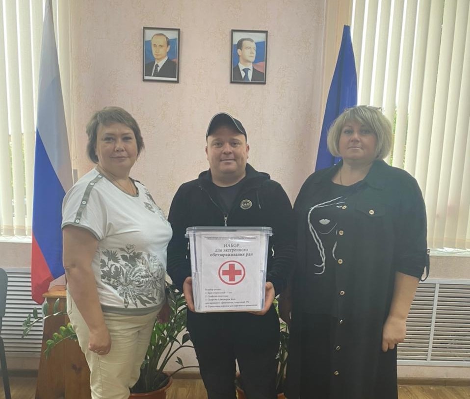 В Хватовском доме-интернате комплектуют наборы для экстренного обеззараживания ран