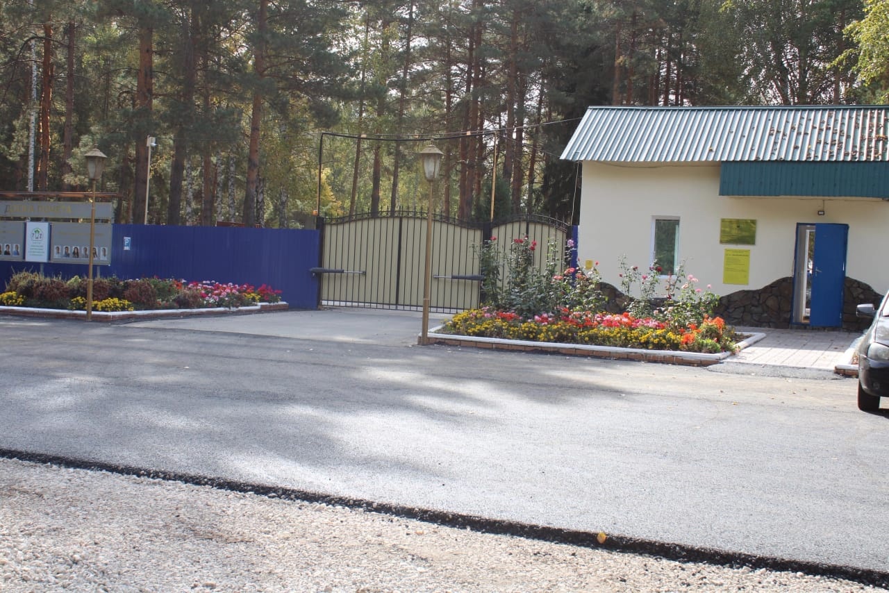 Дорожники из Саратова заасфальтировали подъезд к Хватовскому дому-интернату