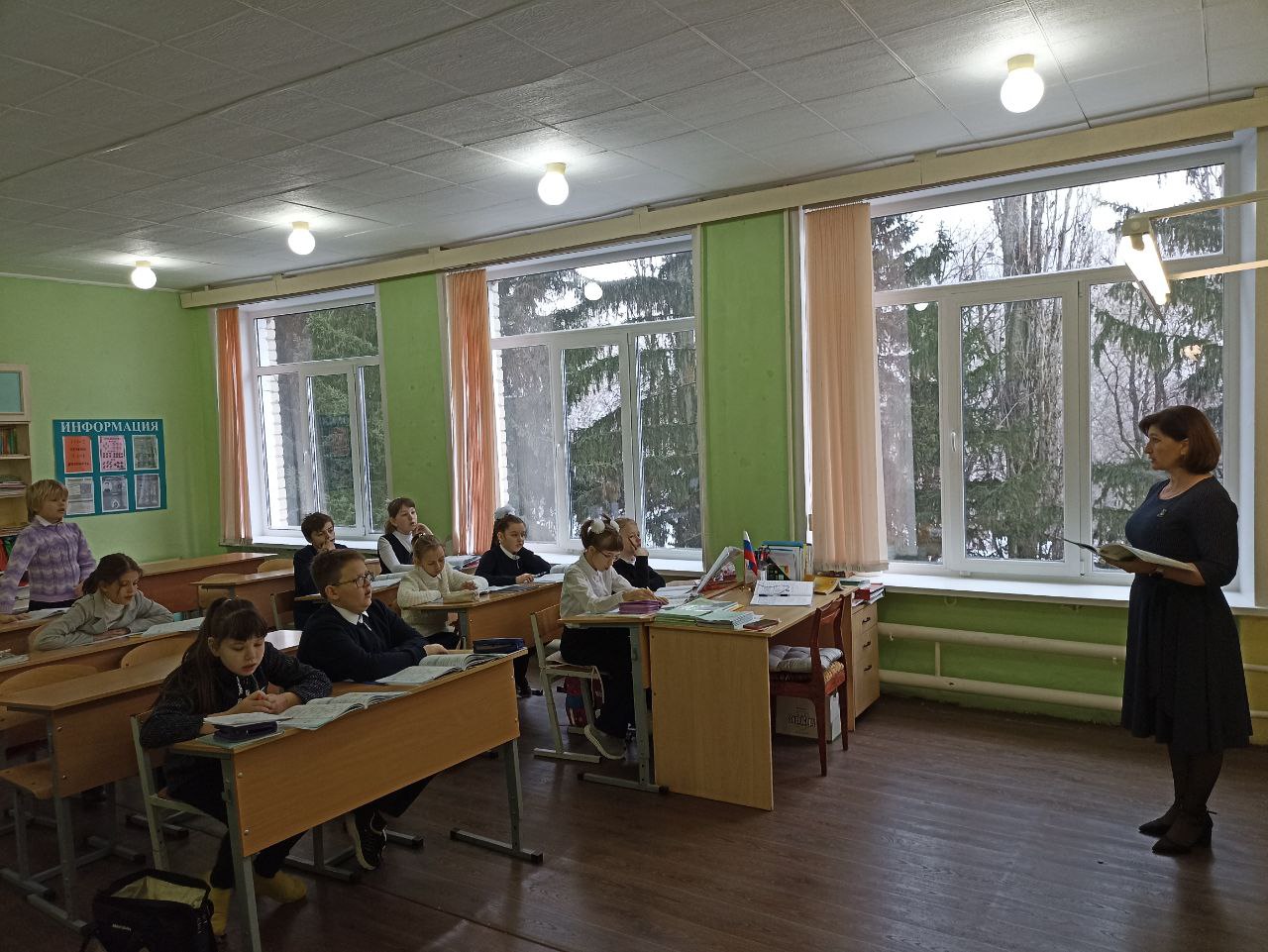 Во всех классах начальной школы села Алексеевка заменили окна