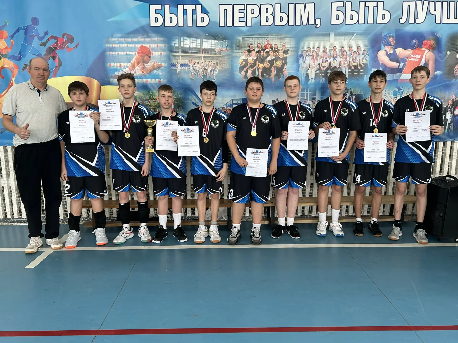 В спортивной школе «Лидер» прошли областные соревнования по волейболу