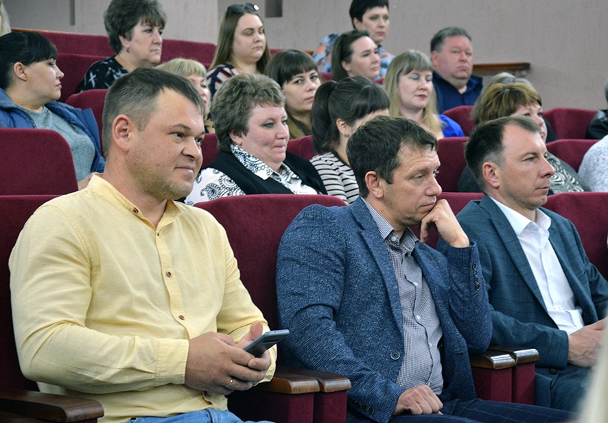 Работников местного самоуправления поздравили с профессиональным праздником