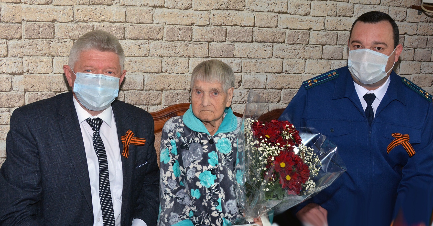 Труженикам тыла низкий наш земной поклон