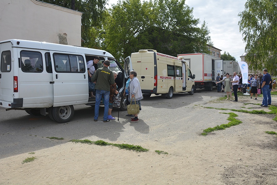 «Поезд здоровья» сделал остановку в Сухом Карабулаке, Хватовке и райцентре