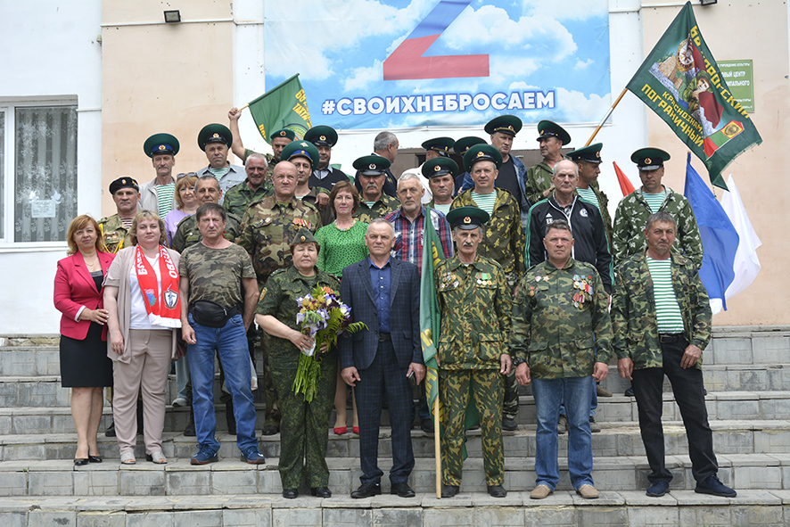 Осторожная поступь, проверенный взгляд: в Алексеевке поздравили пограничников