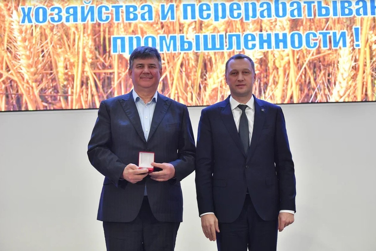 Три представителя Базарно-Карабулакского района получили заслуженные награды