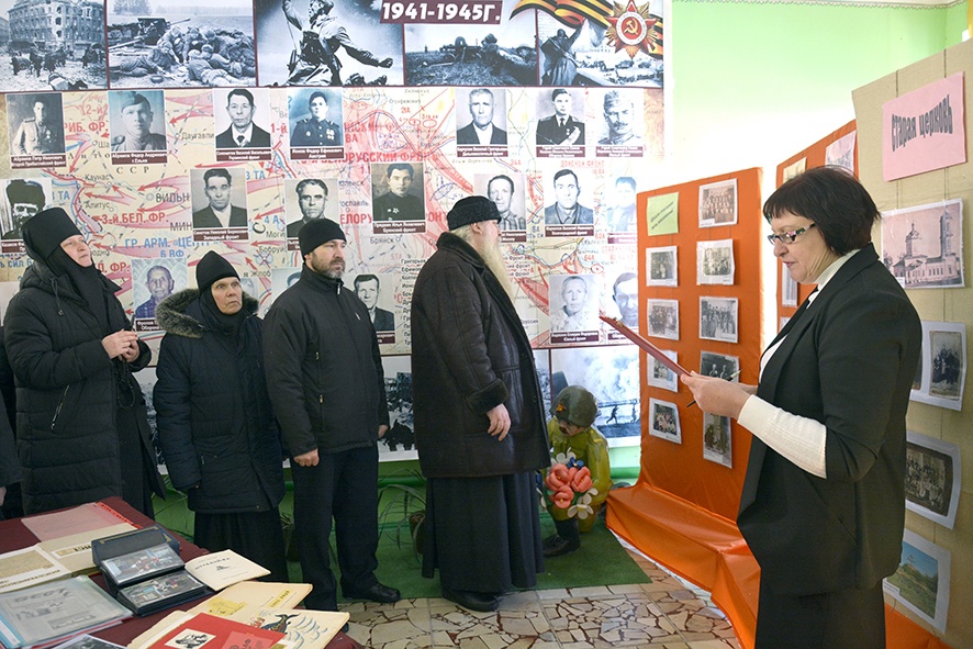 В Максимовке прошло мероприятие «В память вечную будет праведник», реализованное в рамках духовно-нравственного долгосрочного совместного проекта школы, церкви, библиотеки и СДК
