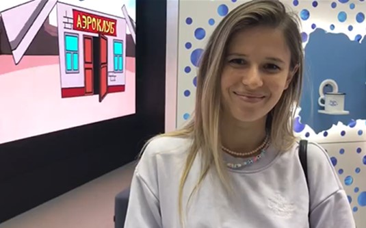 Известная певица из Саратова посетила стенд региона на выставке «Россия» и поностальгировала по родному городу