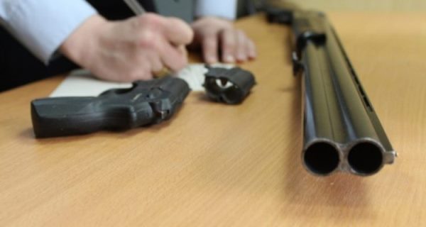 Саратовцы в текущем году добровольно сдали более 480 единиц оружия и боеприпасов