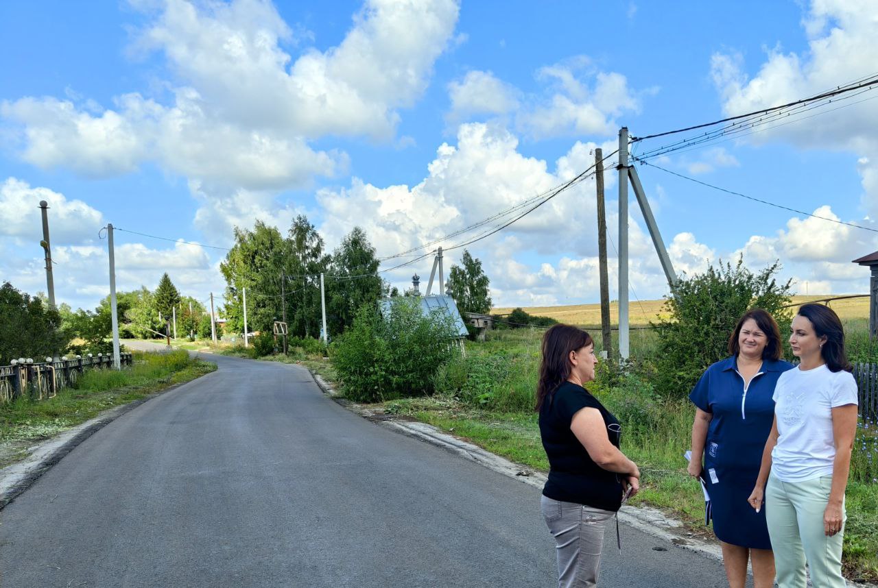 В Базарно-Карабулакском районе продолжается ремонт сельских дорог
