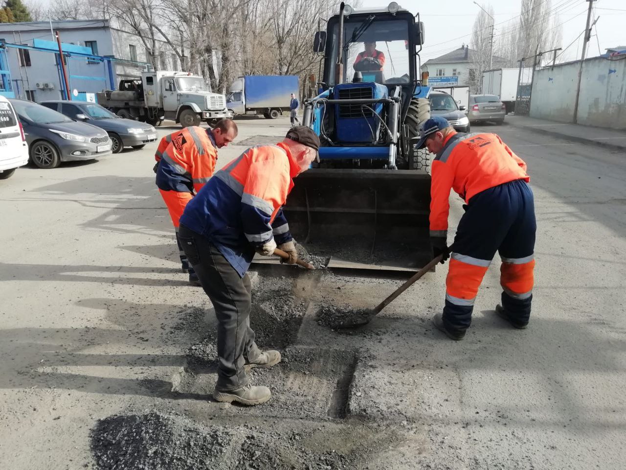 На автотрассах набирает обороты ямочный ремонт