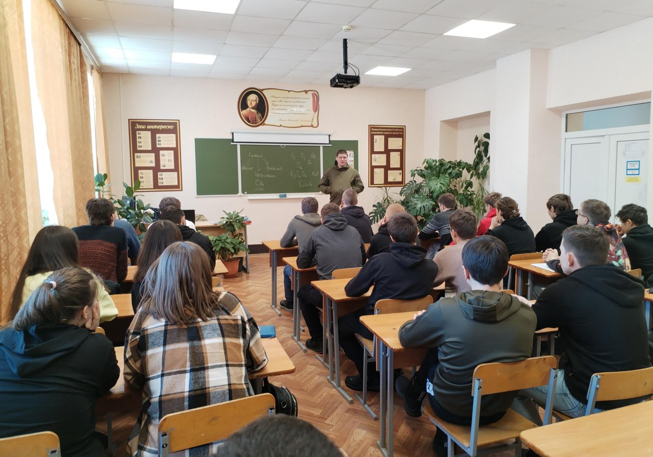 Участник специальной военной операции в отпуске посетил техникум, выпускником которого он является