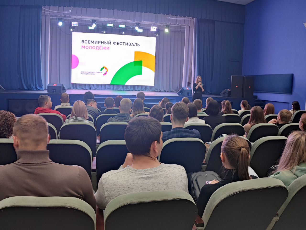 Председатель комитета молодёжной политики области Ангелина Беловицкая встретилась с делегацией ВФМ-2024