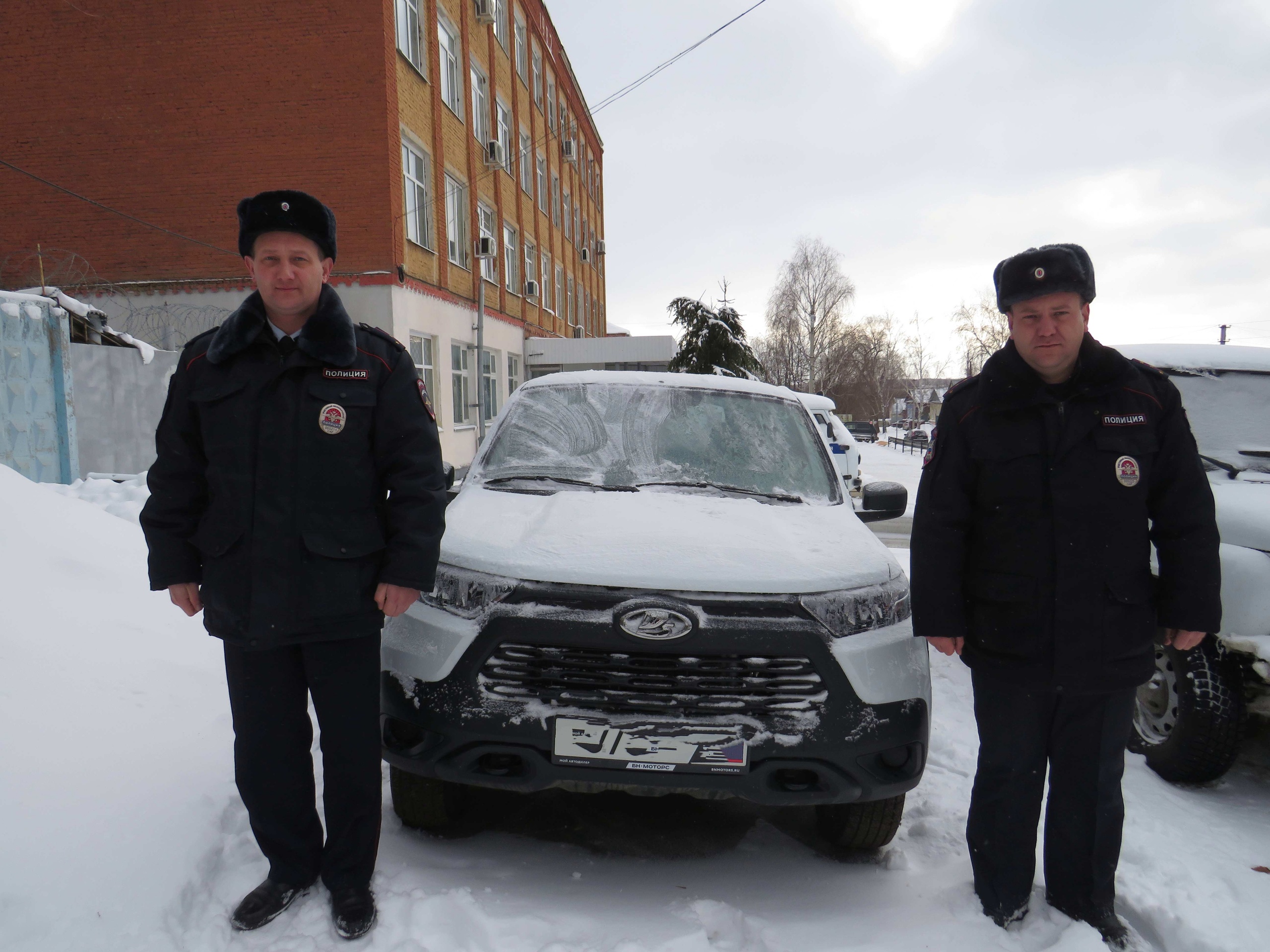 Карабулакские участковые получили новый автомобиль