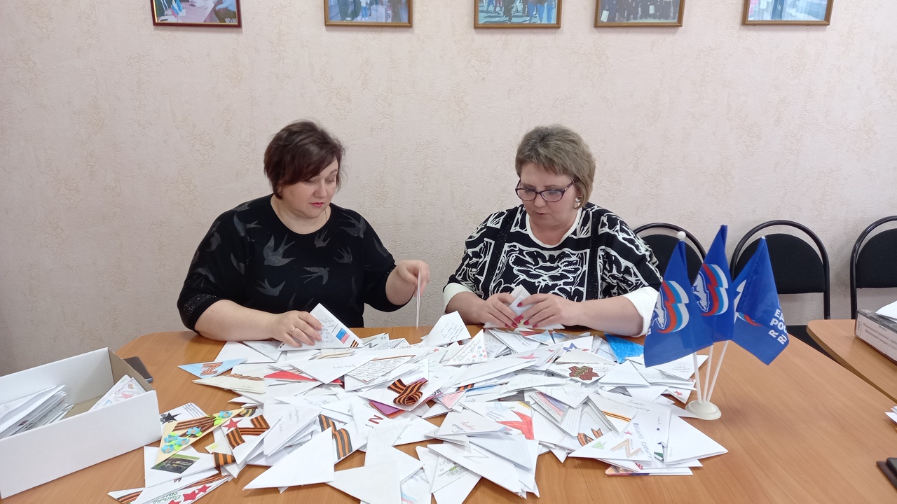 Жители Базарно-Карабулакского района написали более тысячи писем российским военнослужащим в рамках акции «Zащитникам Отечества»