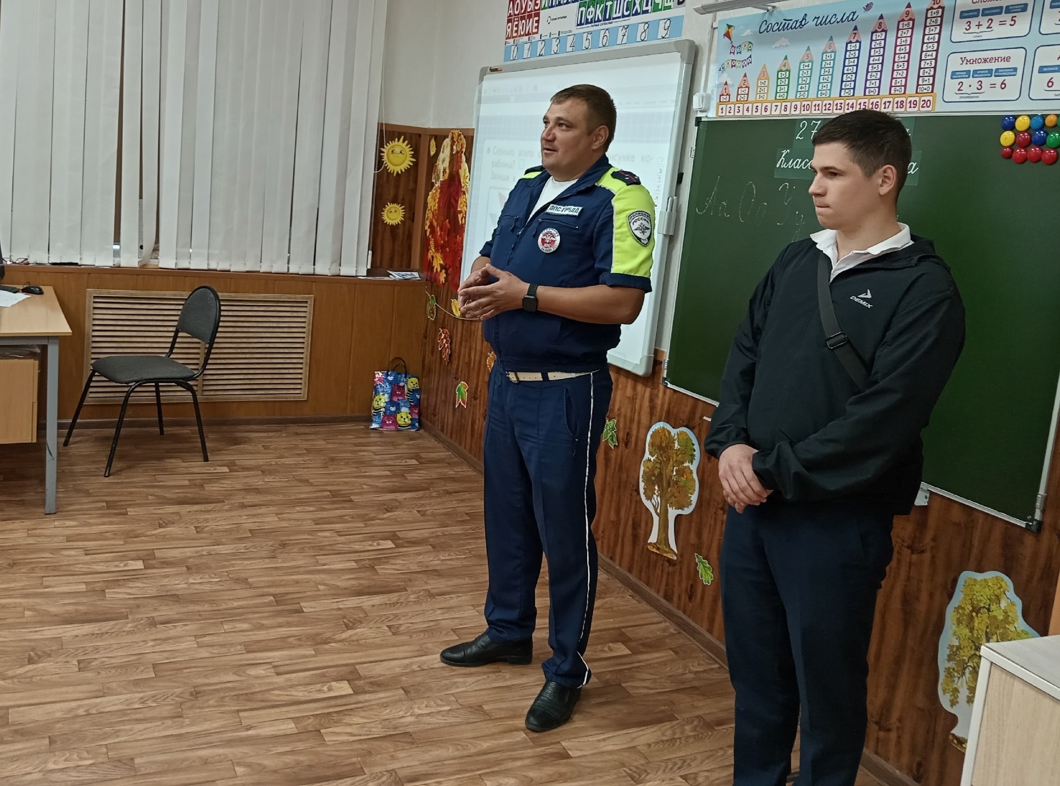 Сотрудники Госавтоинспекции провели «Урок безопасности» для учащихся начальных классов